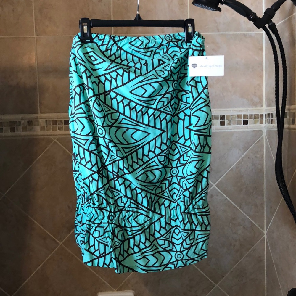 Island Edge Strapless Top. Size Large.